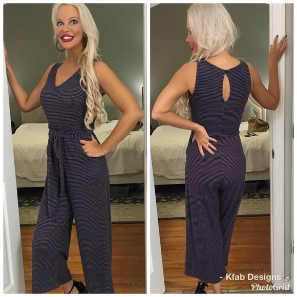 🛍LAST 1! Soft Smocked Waist Cropped Jumpsuit! - Picture 4 of 4